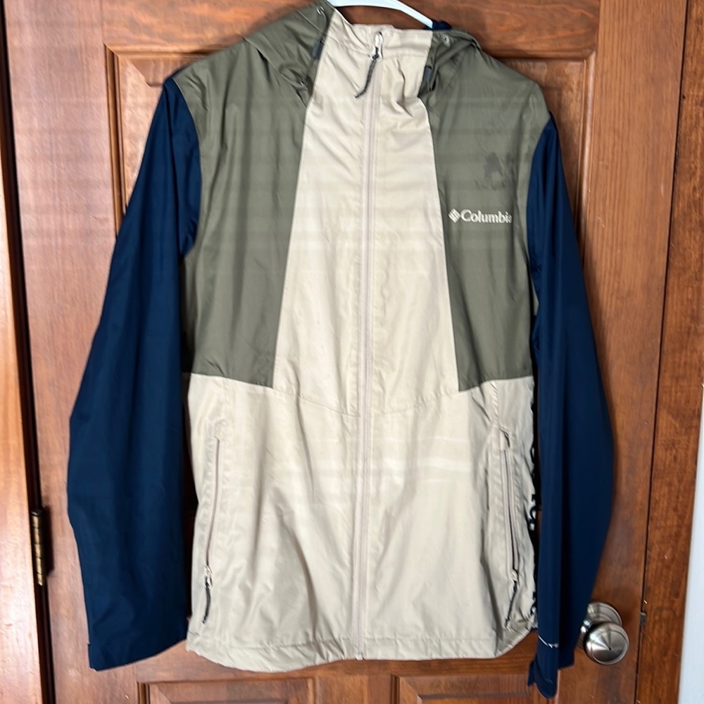 Columbia wind breaker